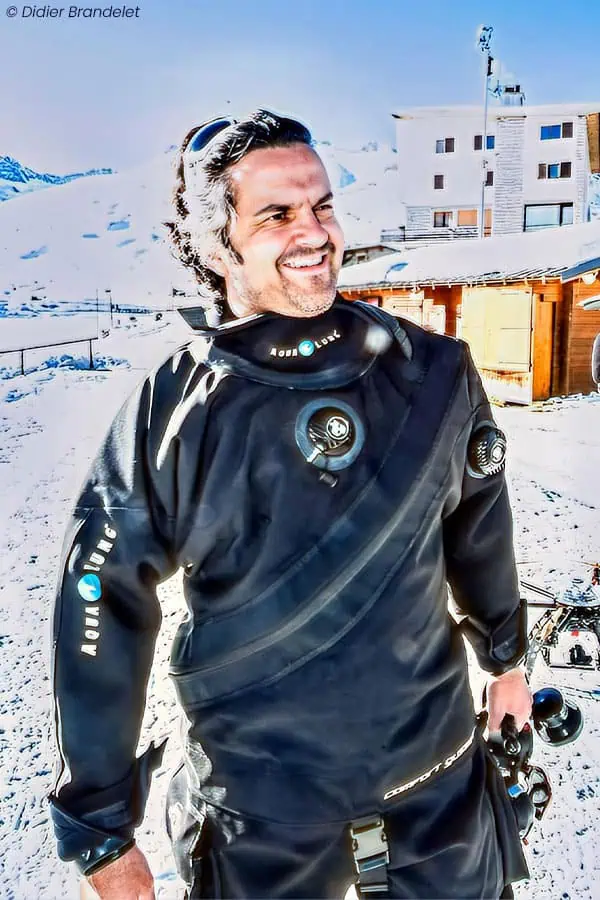 Manuel Lewin en combinaison étanche