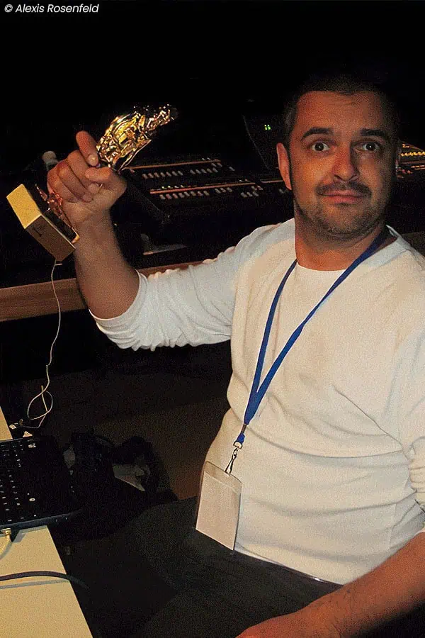 Manuel Lewin recevant le Plongeur d’Or au Festival mondial de l’image sous-marine de Marseille